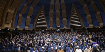 همایش قله نزدیک است به میزبانی شبکه راهبردی یاران انقلاب اسلامی(شریان)