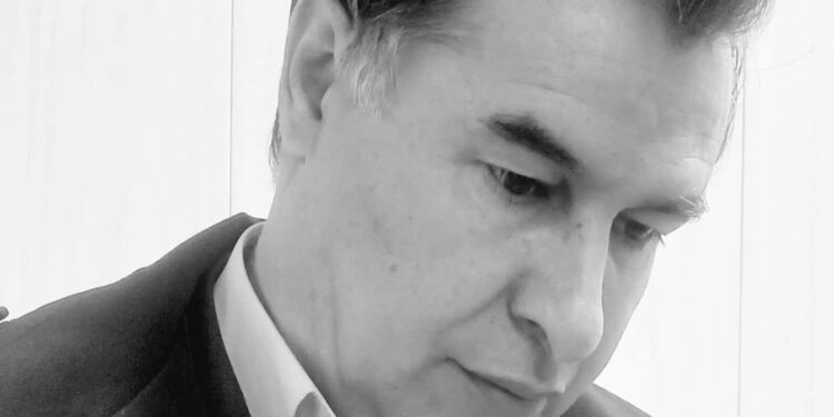 مصاحبه با حسن ایمانی در حوزه داستان نویسی با توجه به نزدیک شدن به “روز جهانی اهداء کتاب” ۲۵ بهمن ماه