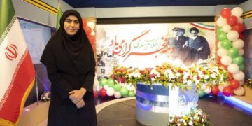 چهارمین شب برنامه «ایران 45» در شب مبعث رسول اکرم (ص) غرق نور و شادی شد