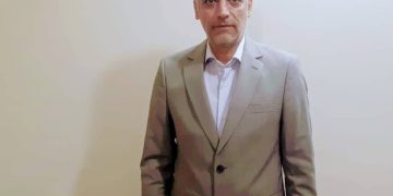 گفتگو با محمد بشیری گودرزی رئیس انجمن جهانی تجارت سنگ‌های قیمتی