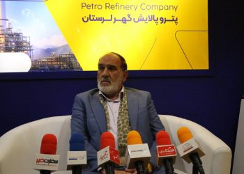 اشتغال زایی و کار خاکریز اول برای مبارزه با استکباران جهانی است