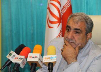 به قانون اساسی و اجرایی شدن تام و تمام ان معتقدم