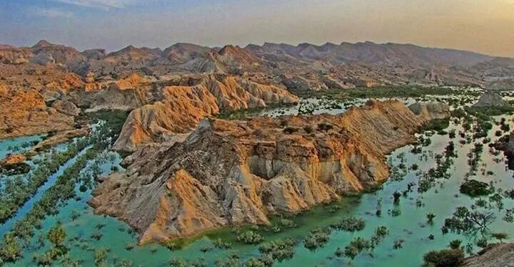 بحران در هرمزگان؛ بدنه سد گوران ترک برداشت، خطر سیل در انتظار مردم