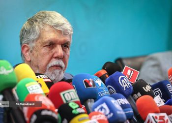 «حضور مدیریتی؛ غیبت فرهنگی وزیر ارشاد»