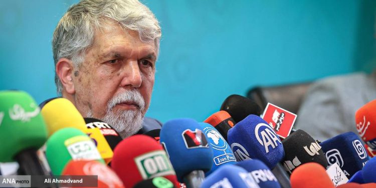 «حضور مدیریتی؛ غیبت فرهنگی وزیر ارشاد»