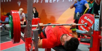 سکوی جهانی با عکس شهید