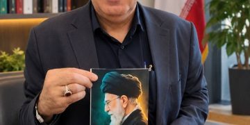 نگاهی به شیوه مدیریت و رهبری «رهبر شهید» در کتاب جدید دکتر مازیار میر