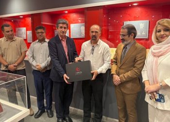 دبیرکل انجمن مدیران ماندگار از موزه تمبر طلا و نقره ایران بازدید کرد